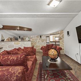4-5 bedroom villa with Split City and Sea Views sleeps 8-10